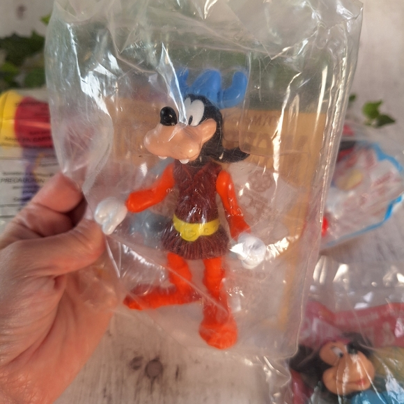 Vintage Disney McDonald's Happy Meal Toys: Mickey, Minnie, Goofy, Dale, Cpt Hook - Picture 6 of 7